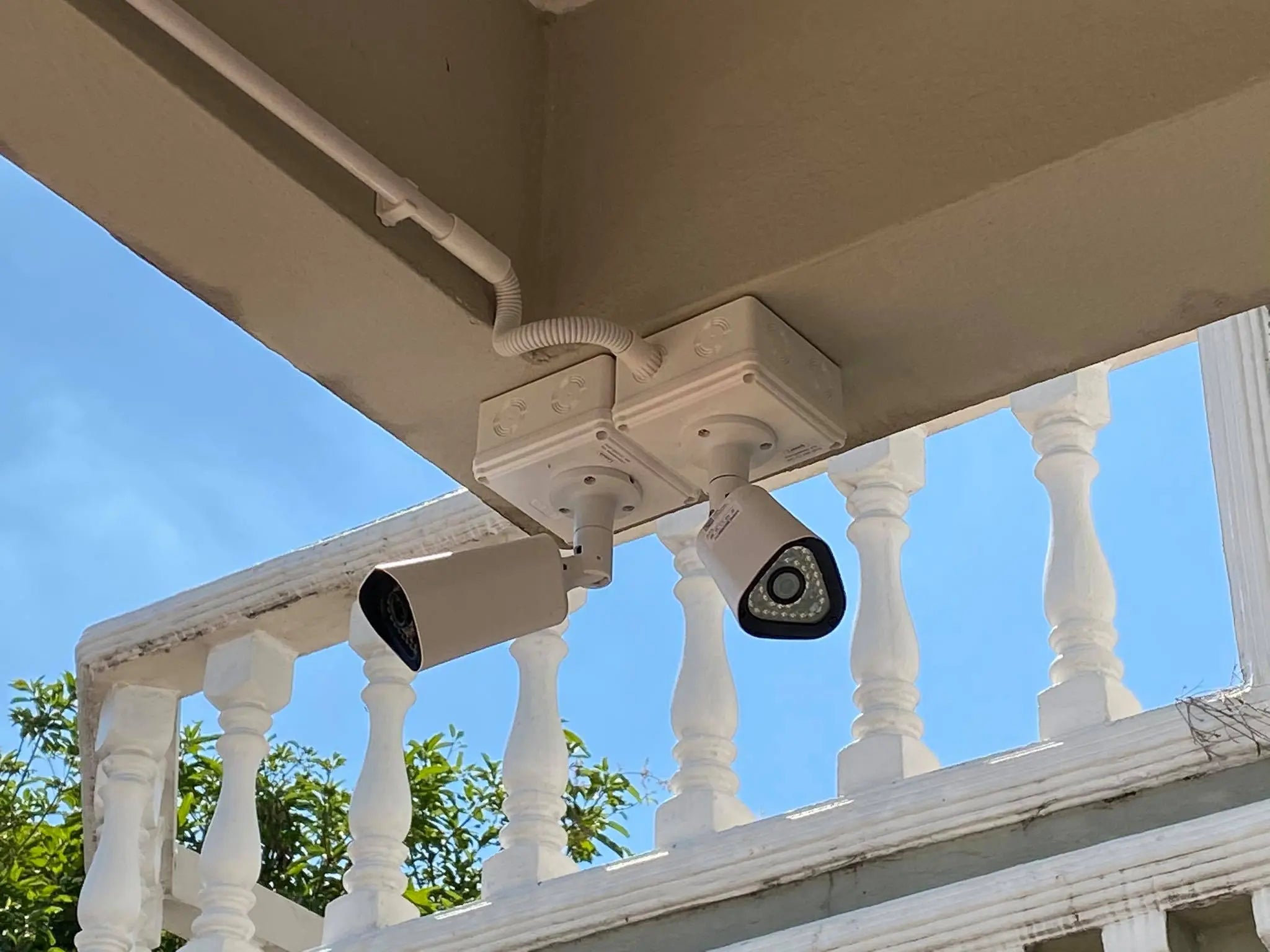 AR4 Outdoor Bullet Camera - White, AI Detection, Night Vision - Sacodise shop